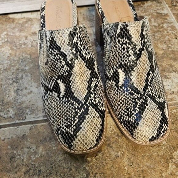 Madewell The Carey Mule in Snake Embossed Leather - Picture 5 of 16